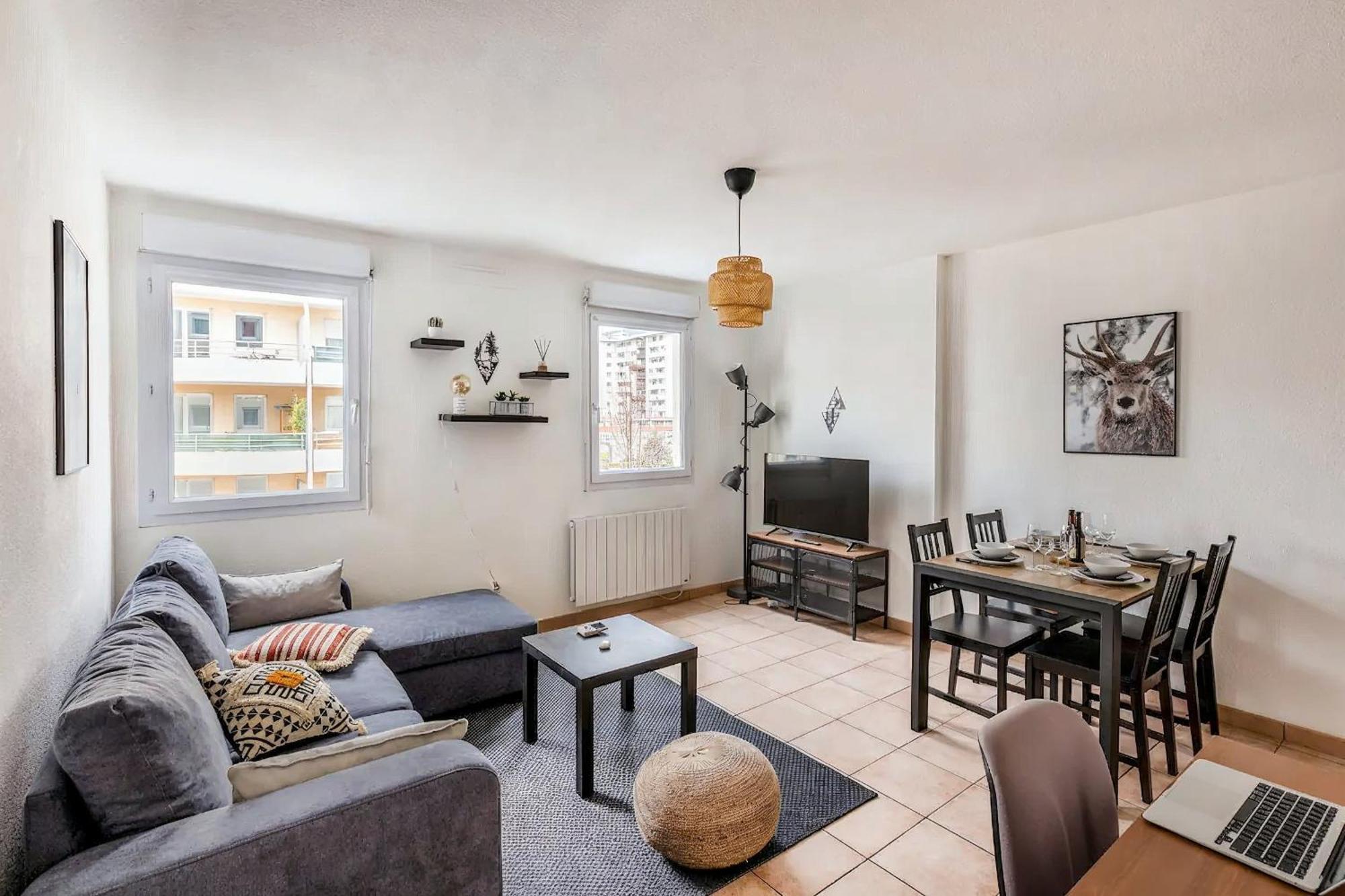 Superbe Appartement - Parking Gratuit - 4 Personnes ชองเบรี ภายนอก รูปภาพ