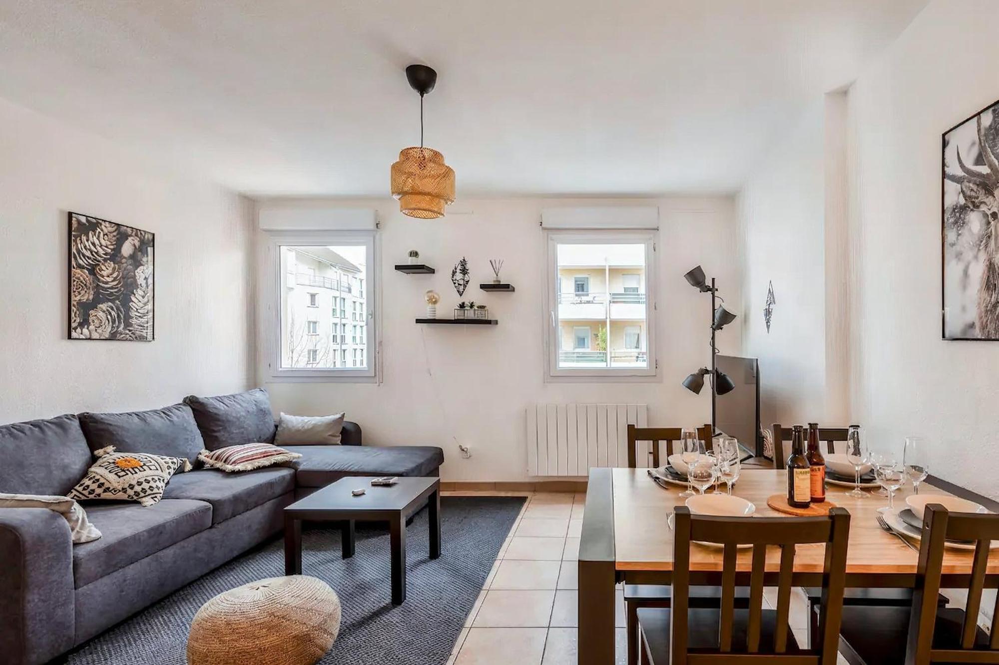 Superbe Appartement - Parking Gratuit - 4 Personnes ชองเบรี ภายนอก รูปภาพ